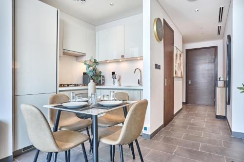 STAY BY LATINEM Luxury 1BR Holiday Home CB 3607 Near Burj Khalifa, Dubaj (zdjęcie 5)