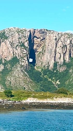 Flott moderne leilighet meget sentralt i vakre Sørbyen i Brønnøysund for inntil 5 pers in บรอนนอยซุนด์