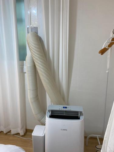 Seoul Yongsan - Shared House - Double or Twin Room - 5min Hangangjin - 10min Itaewon, Seoul (photo 8)