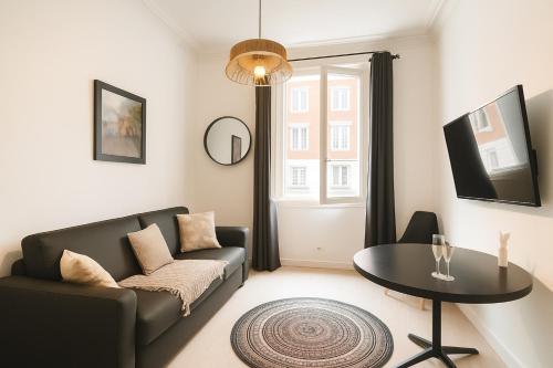 ARC DE TRIOMPHE-CARNOT Luxury & Design, Paryż