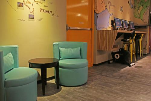 Shared lounge/TV area, Backpackers Hostel-Changchun in Taipei