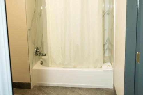 Quality Inn Rome South in Rome, USA