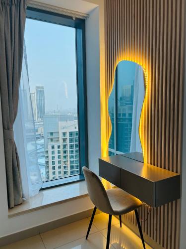 Versatile 1BR with Burj Khalifa View - image 5