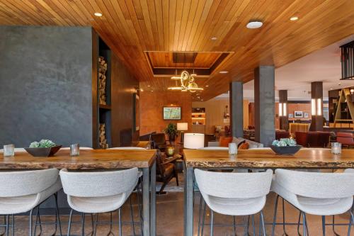 Ételek és italok, Cambria Hotel Austin Airport near Austin-Bergstrom nemzetközi repülőtér