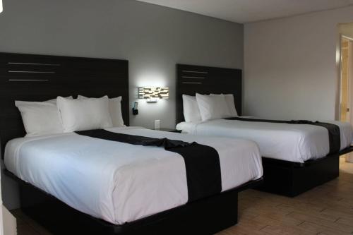Regalodge Motel - image 7