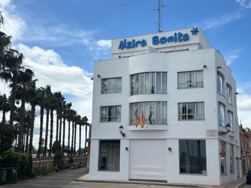المنظر الخارجي, ALZIRA BONiTA SUITE ViP jacuzzi in آلزيرا