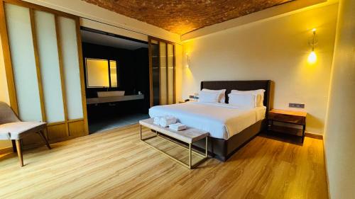2 bedrooms, 3 beds