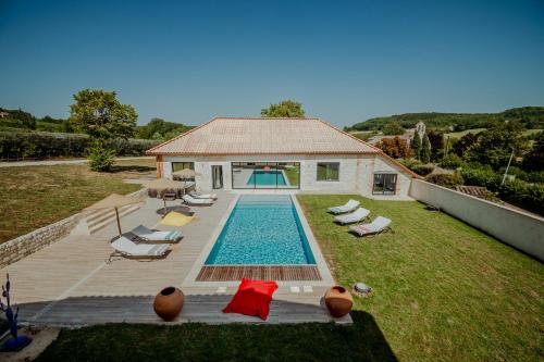 Le Mas des vignes - Piscine - Jacuzzi - 18 pers – khách sạn tại Lauzerte