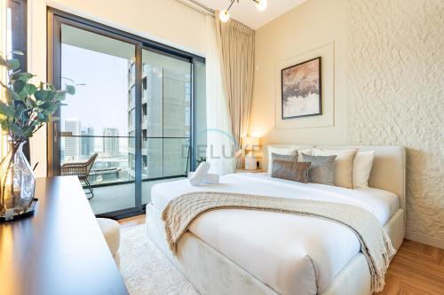 Canal and Burj Khalifa Views, Few Minutes Drive to Downtown Dubai and 15 Minutes Drive to Kite Beach, Binghatti Canal, Business Bay by Deluxe Holiday Homes, Dubaï (photo 3)
