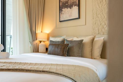 Canal and Burj Khalifa Views, Few Minutes Drive to Downtown Dubai and 15 Minutes Drive to Kite Beach, Binghatti Canal, Business Bay by Deluxe Holiday Homes, Dubaï (photo 10)