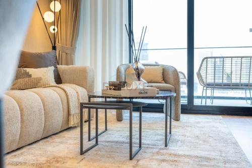 Canal and Burj Khalifa Views, Few Minutes Drive to Downtown Dubai and 15 Minutes Drive to Kite Beach, Binghatti Canal, Business Bay by Deluxe Holiday Homes, Dubaï (photo 5)