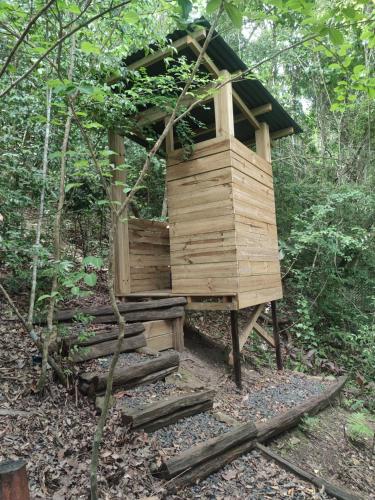 Баня, cabane entre les arbres famille in Bas Vent