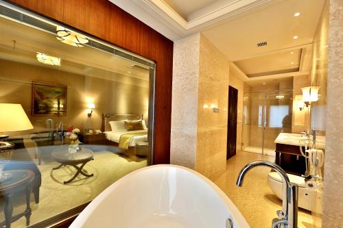 Badkamer, Hotel Maharaja Regency in Ludhiana