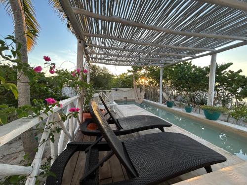 Casa Arsha Beachfront Bed & Breakfast in Dzilam De Bravo