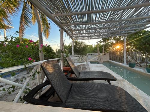 Casa Arsha Beachfront Bed & Breakfast in Dzilam De Bravo