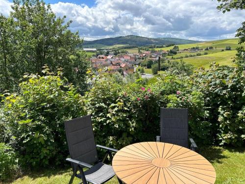 Surrounding environment, Holiday home in the Knullgebirge with balcony in Neuenstein