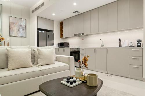 Prime 2BR Retreat, Creek Harbour Views & Comfort Near Restaurants, Dubaï (photo 3)