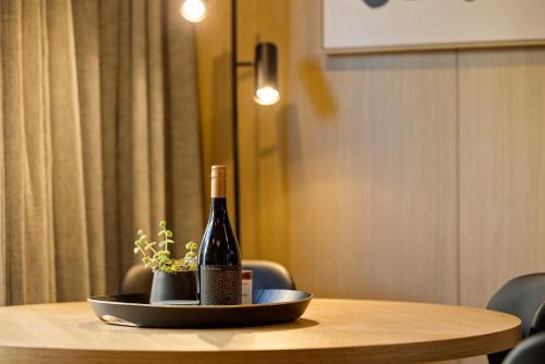 Te Awa Villa Queenstown - with parking - image 12