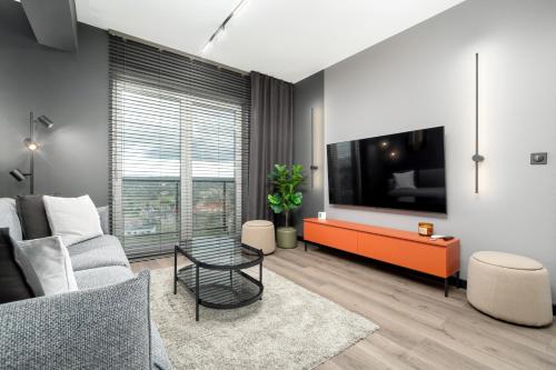 Piękny Widok na Jezioro i Plażę Parking w Garażu by Noclegi Renters - image 5