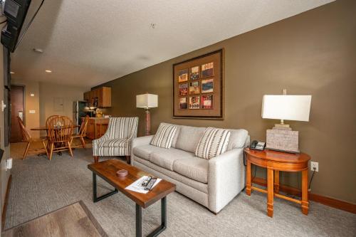 A207 One Bedroom Lake View in Oakland, USA