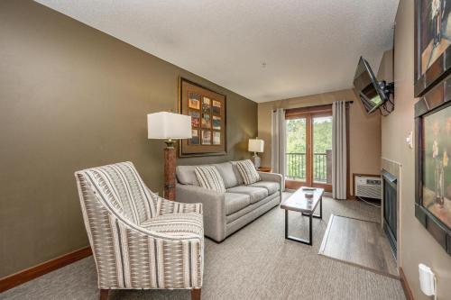 A207 One Bedroom Lake View image