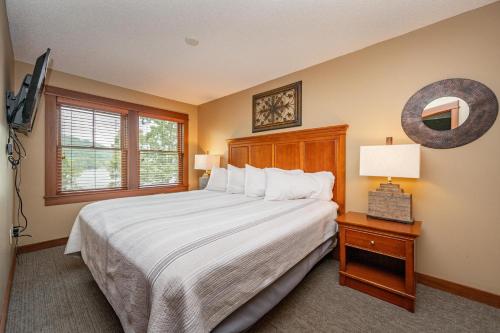 A207 One Bedroom Lake View in Oakland, USA