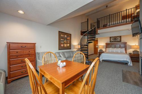 A309 Studio & Loft Lake View thumb 4