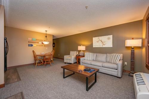B103 One Bedroom Lake View in Oakland, USA