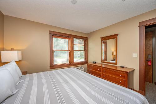 B103 - 1 Bedroom Lake View Suite at Lakefront Hotel - image 9