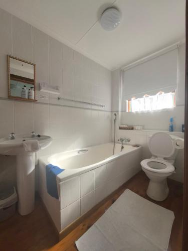 At Whale-Phin Guest House Room Type - Twin Room