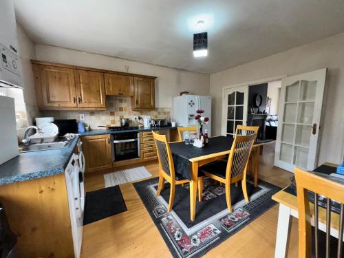 The Hideaway Rooms in Quiet Cul-de-Sac Near Town - Ballyrobert