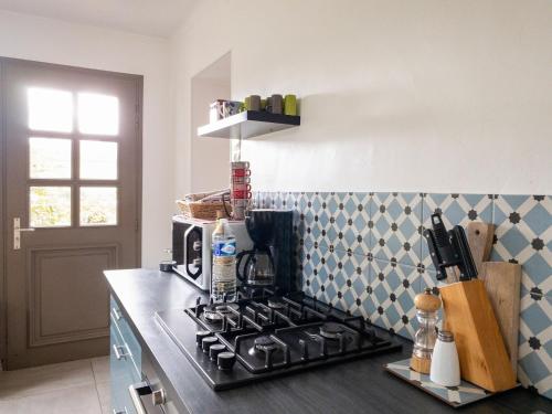 Cocina, Holiday Home in Brittany near Beaches  Trails in Dinan