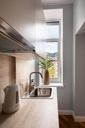 Stylish Studio Gateway I Queen Bed & Relaxing, Riga (foto 10)