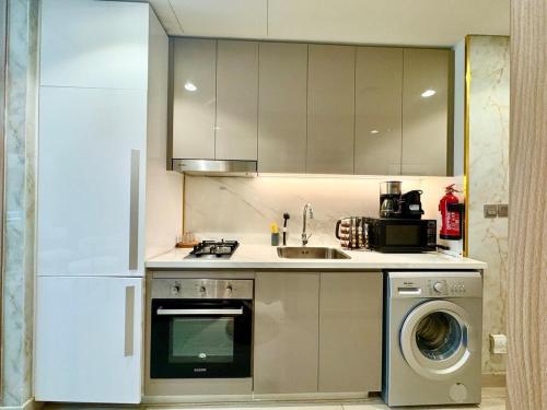 Homes2Retreat - Chic Riviera Studio in Meydan, Dubai (photo 2)