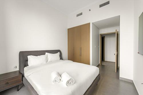 Luxury 2BR Dubai Creek Harbour with Pool, Gym, Parking & Balcony Views, Dubai (photo 6)