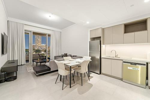 Luxury 2BR Dubai Creek Harbour with Pool, Gym, Parking & Balcony Views, Dubai (photo 8)
