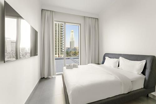 Luxury 2BR Dubai Creek Harbour with Pool, Gym, Parking & Balcony Views, Dubai (photo 3)