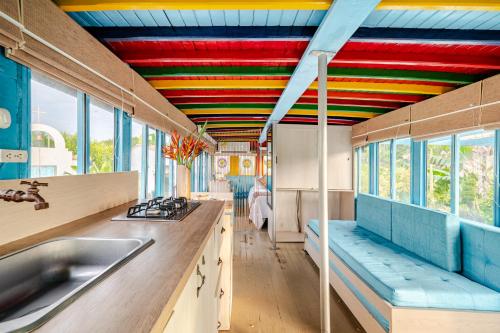 La Querendona - La Chiva un tipico autobus Colombiano in San Joaquin