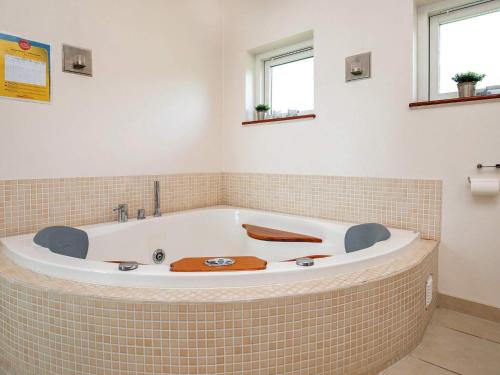 สปา, 8 person holiday home in Lemvig-By Traum in เลมวิก