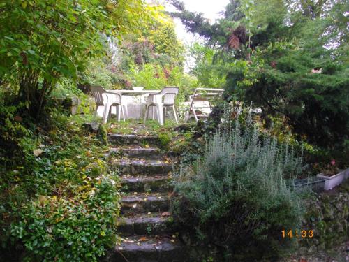 2 pièces avec jardin bord de seine proche forêt Fontainebleau (2 pieces avec jardin bord de seine proche foret Fontainebleau) in Самуа-сюр-Сен