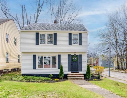 Stylish 3BR w Sunroom & Deck, Cleveland (foto 5)