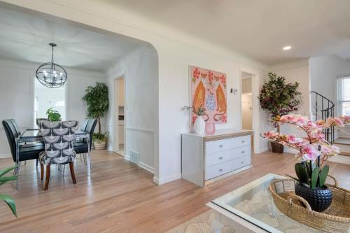 Stylish 3BR w Sunroom & Deck, Cleveland (foto 8)
