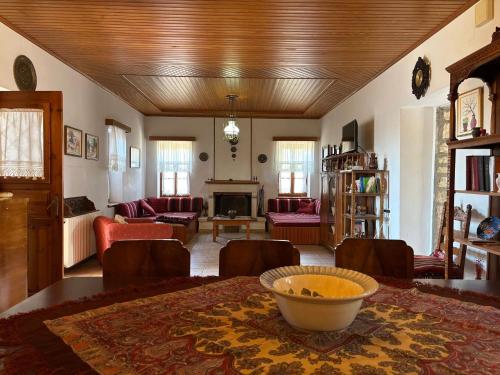 Το πετρόσπιτο (Το πετροσπιτο) in 아노 라베니아