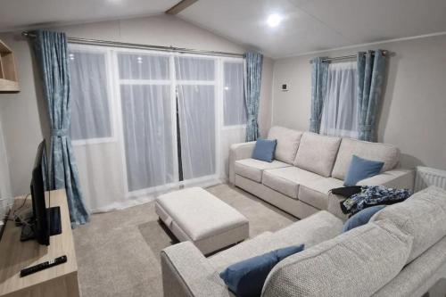 Luxury Static Caravan Sleeps 6 Coopers Beach