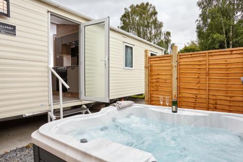 Braidhaugh Holiday Lodge and Glamping Park – Crieff