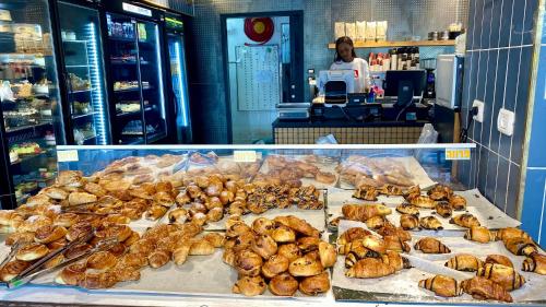 נווה במדבר - שופץ ב-2025! צמוד ל BGU וסורוקה - אינטרנט סיבים, Google TV ומיזוג מלא in Μπεερ Σεβα