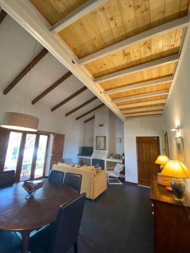 2 bedrooms, 4 beds
