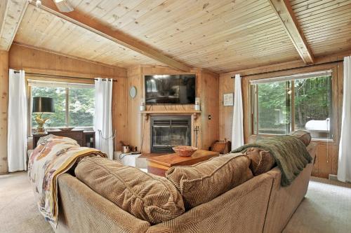 The Treehouse Lakes & Trails Cabin cabin - image 7