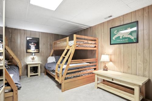 The Treehouse Lakes & Trails Cabin cabin - image 14