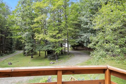 The Treehouse Lakes & Trails Cabin cabin - image 5
